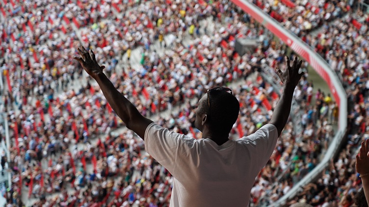 A keresztények istendicsérete megszenteli a stadionokat
